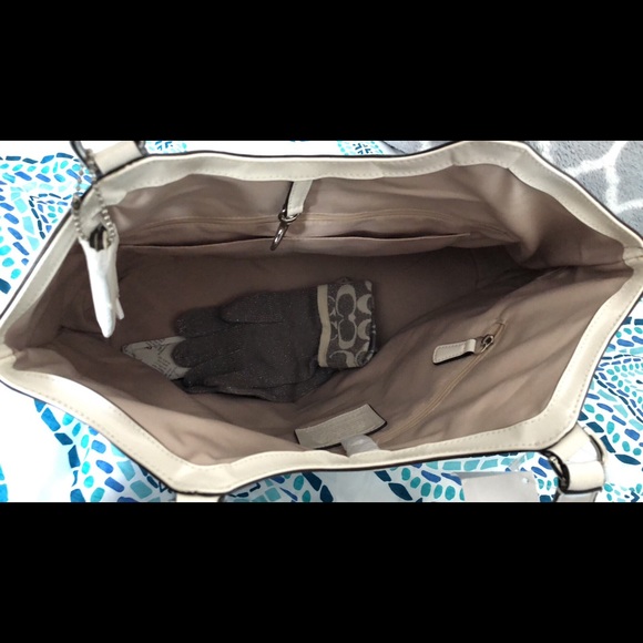 Coach Handbags - BNWT! Coach purse and gloves!! 👛🧤